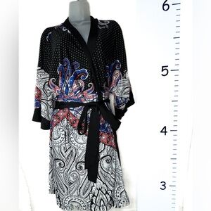 In Bloom Black/White Red Floral Robe Medium‎